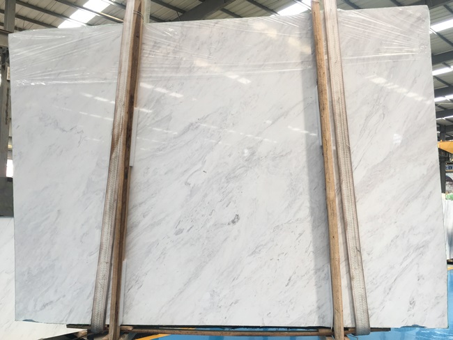 Polished Ariston Marble Slabs with Scattered Veins